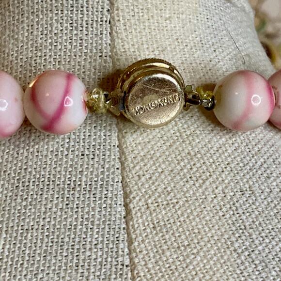 0061 Vintage 50s Hong Kong Swirled Pink & Green Acrylic Graduated Bead Necklace - Picture 4 of 6